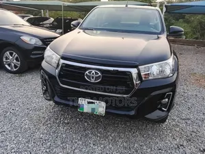 Toyota Hilux 2022 Black