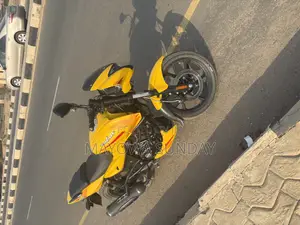 Bajaj Pulsar 220 F 2025 Yellow