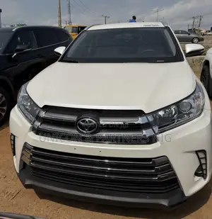 Toyota Highlander LE 4dr SUV AWD (3.5L 6cyl 6A) 2015 White