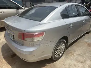 Toyota Avensis 2011 Silver
