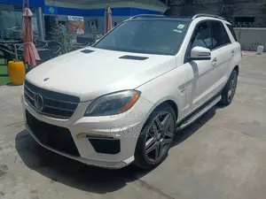 Mercedes-Benz M Class ML63 AMG 4dr SUV AWD (5.5L 8cyl Turbo 7A) 2014