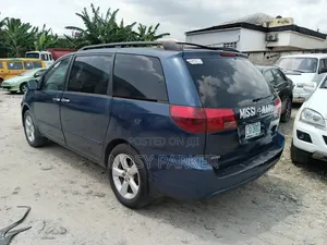 Toyota Sienna LE AWD 2005 Blue