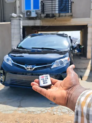 Toyota Sienna XLE 7-Passenger 4dr Minivan AWD (3.5L 6cyl 6A) 2014