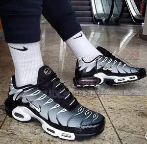 Nike Air Max Plus Tn Black Silver / Buy One Get a Free Sock