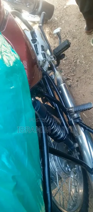 New Bajaj Boxer 100 2022 Red