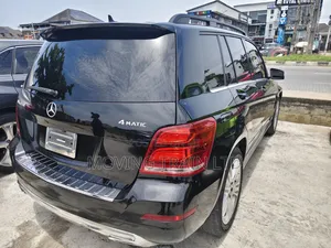 Mercedes-Benz GLK-Class Base GLK 350 4dr AWD 4MATIC (3.5L 6cyl 7A) 2015