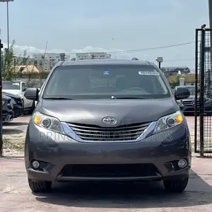 Toyota Sienna XLE FWD 8-Passenger 2013 Gray