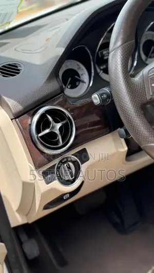 Mercedes-Benz GLK-Class Base GLK 350 4dr AWD 4MATIC (3.5L 6cyl 7A) 2015
