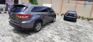 Toyota Highlander LE 4dr SUV AWD (3.5L 6cyl 6A) 2015 Silver