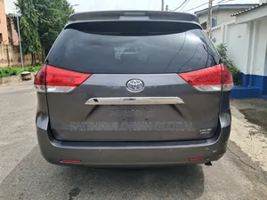 Toyota Sienna XLE 8 Passenger 2011 Gray