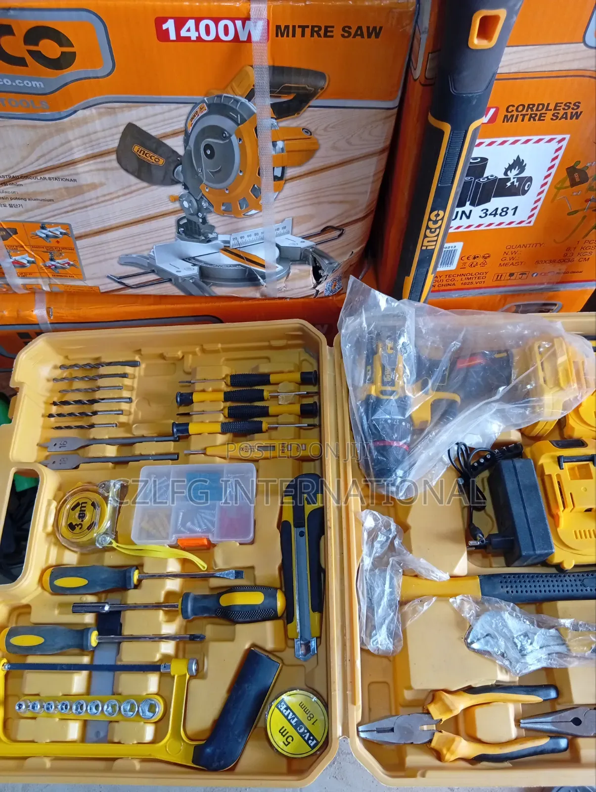 Set of Tools With Screw Machine