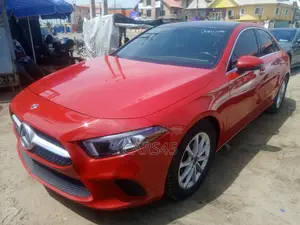 Mercedes-Benz 220 2019 Red