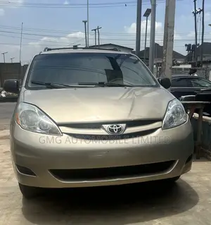 Toyota Sienna CE AWD 2007 Gold
