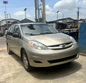Toyota Sienna CE AWD 2007 Gold