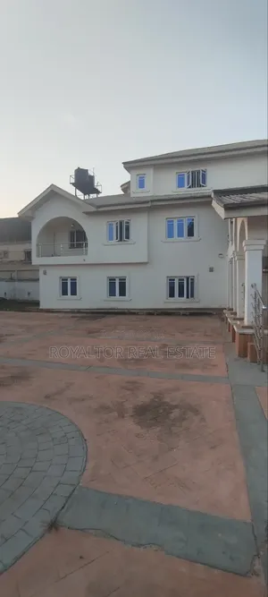 8bdrm Duplex in Royaltor Real Estate, Benin City for rent
