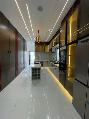 4bdrm House in Lekki Phase 1 for rent
