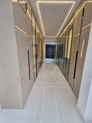 6bdrm Duplex in Chevron for sale