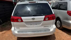 Toyota Sienna XLE AWD 2006 White