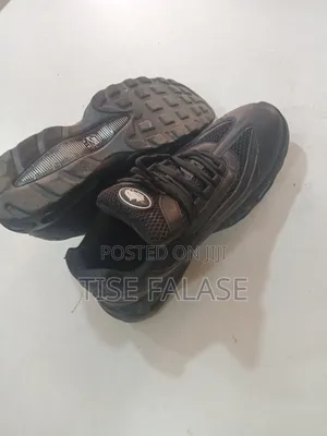 Black Air Max 95s (Barely Used, Good Condition)