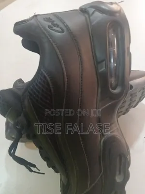 Black Air Max 95s (Barely Used, Good Condition)