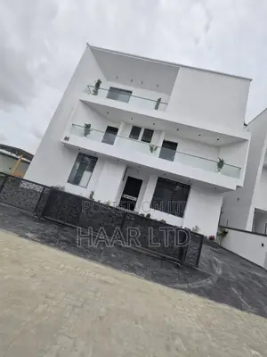 5bdrm Duplex in Chevron for sale