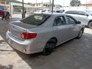 Toyota Corolla 2010 Silver
