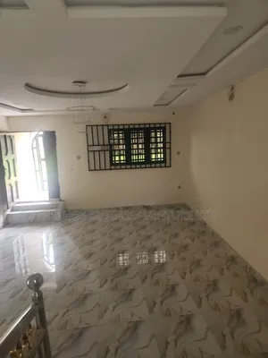 3bdrm Apartment in Limit Road Gra, Benin City for rent