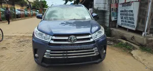 Toyota Highlander XLE 4x2 V6 (3.5L 6cyl 8A) 2017 Blue