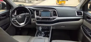 Toyota Highlander XLE 4x2 V6 (3.5L 6cyl 8A) 2017 Blue