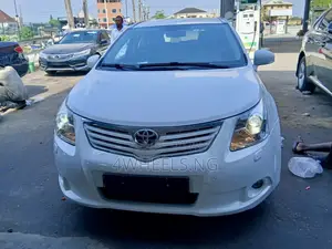 Toyota Avensis 2011 White