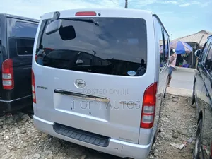 Toyota HiAce 2012 Silver