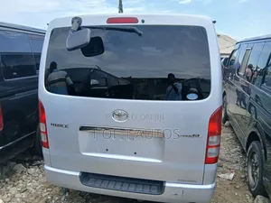 Toyota HiAce 2012 Silver