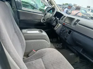 Toyota HiAce 2012 Silver