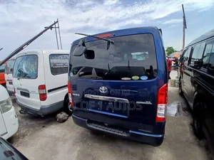 Toyota HiAce 2016 Blue
