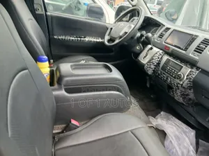 Toyota HiAce 2016 Blue
