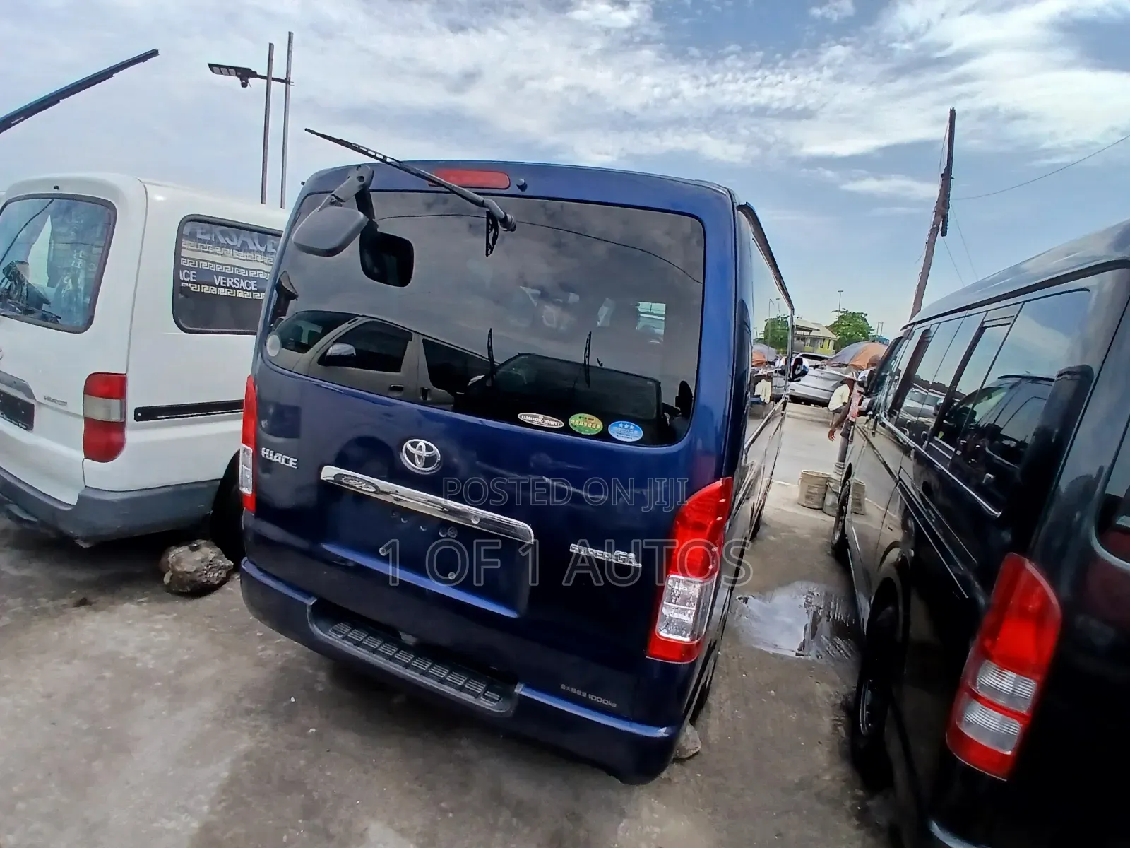 Toyota HiAce 2016 Blue