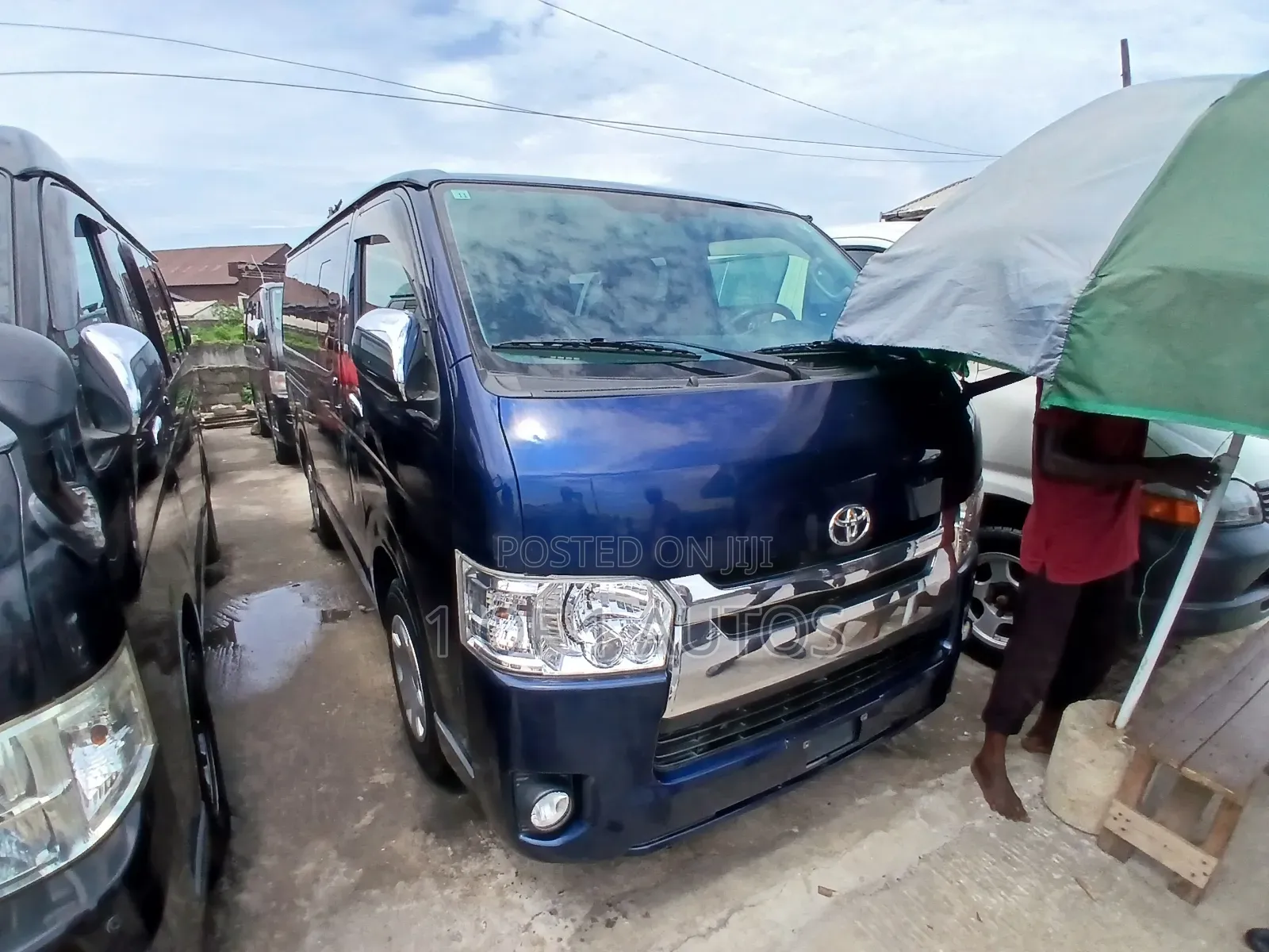 Toyota HiAce 2016 Blue