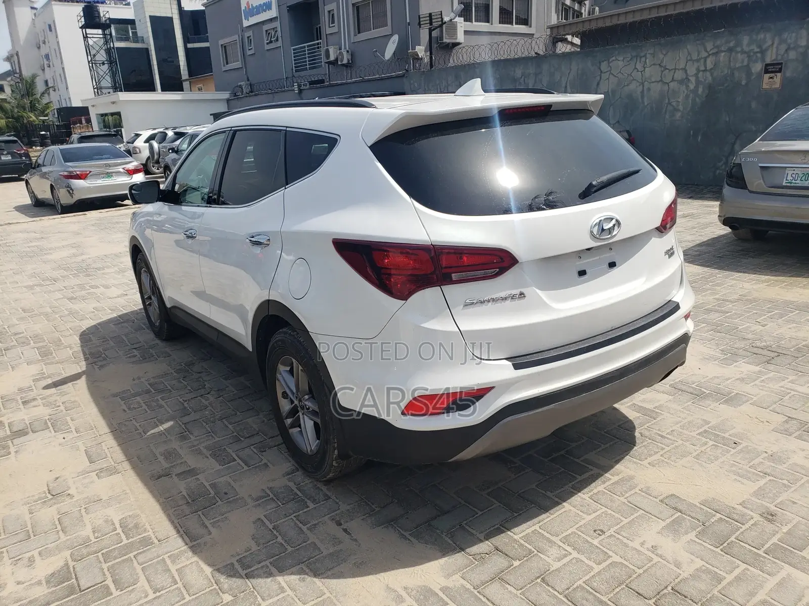 Hyundai Santa Fe 2017 White