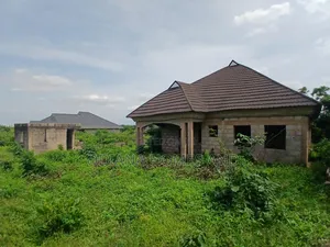 4bdrm Bungalow in Alafara - Elenusonso, Ibadan for sale