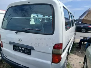 Toyota HiAce 2004 White