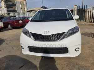 Toyota Sienna XLE 7 Passenger (3.5L 6cyl 8A) 2017 White