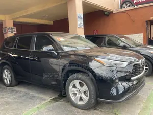 Toyota Highlander LE AWD 2023 Black