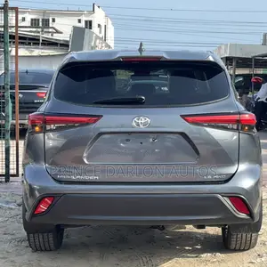 Toyota Highlander LE 2021 Gray