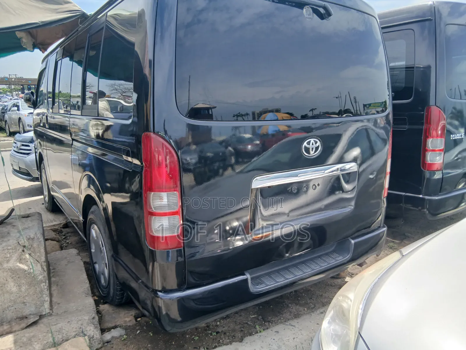 Toyota HiAce 2012 Black