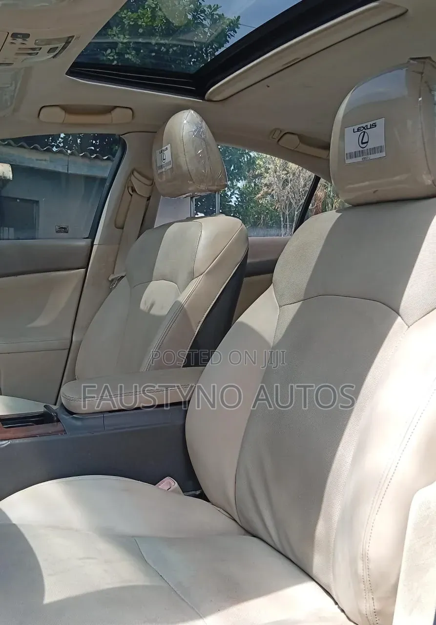 Lexus IS 250 Automatic 2010 Brown