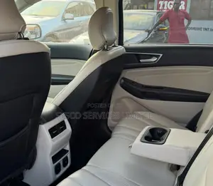 Ford Edge Titanium 4dr AWD 2017 Gray