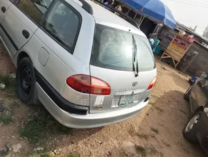 Toyota Avensis 2000 Silver