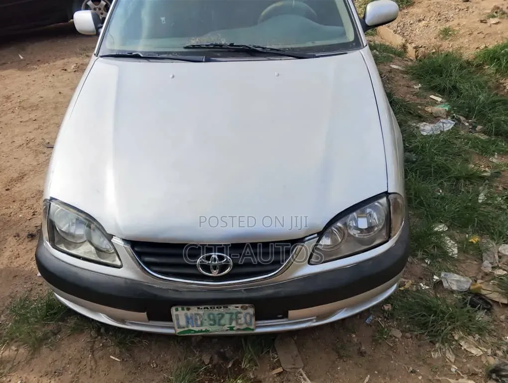 Toyota Avensis 2000 Silver