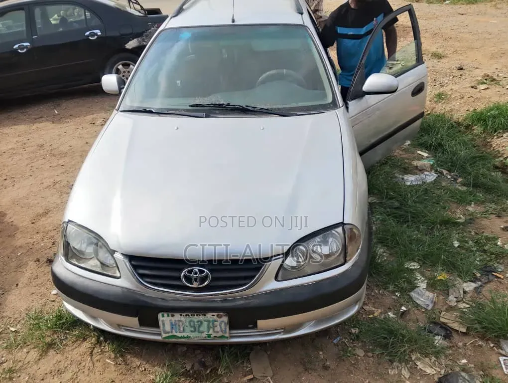 Toyota Avensis 2000 Silver