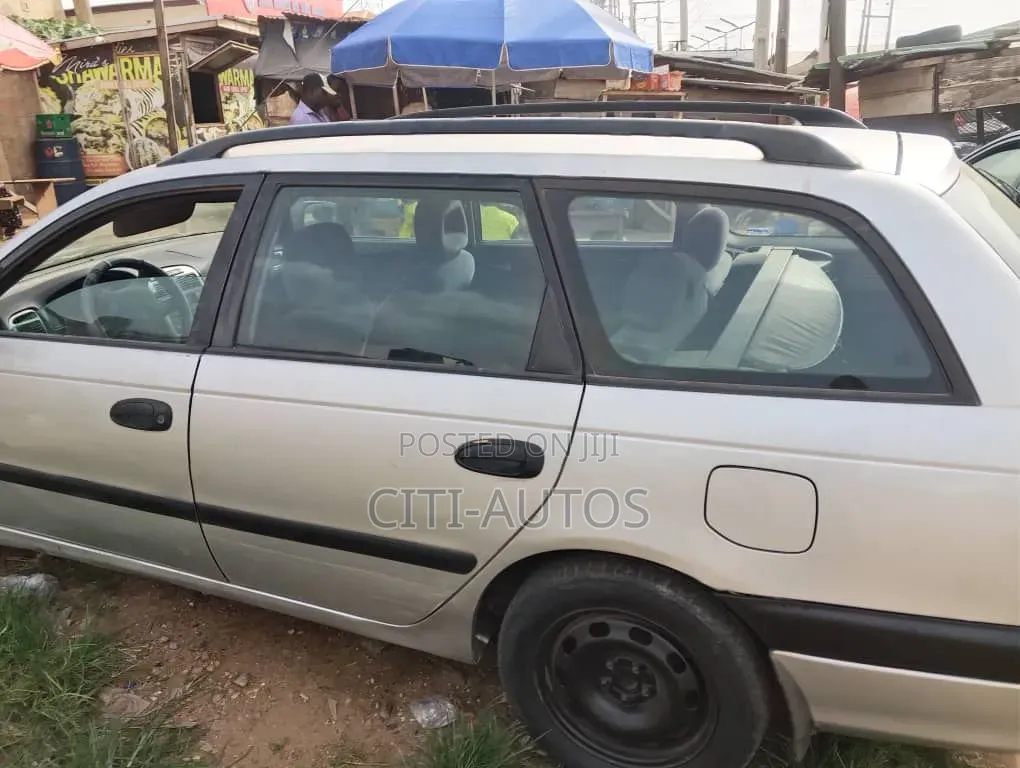 Toyota Avensis 2000 Silver